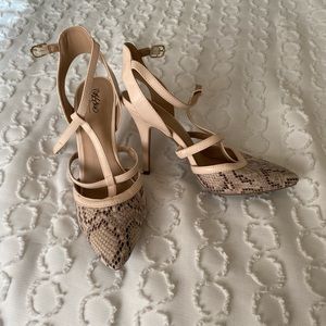 Women’s closed toe sandals